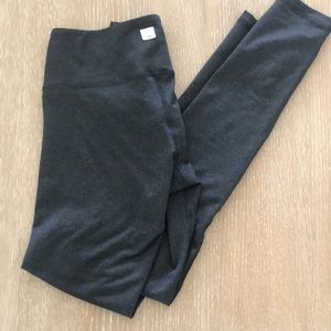 Vuori like new charcoal heather leggings